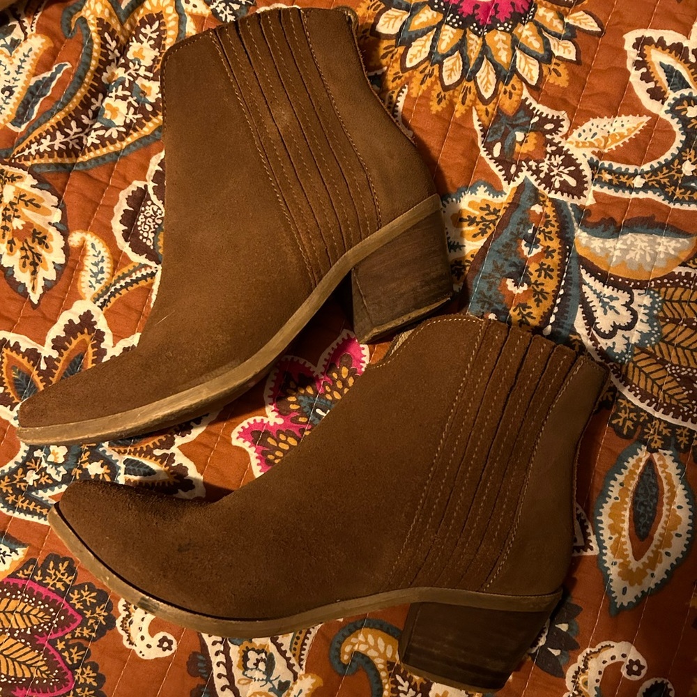 Steve Madden Ankle Boot. Women’s 8